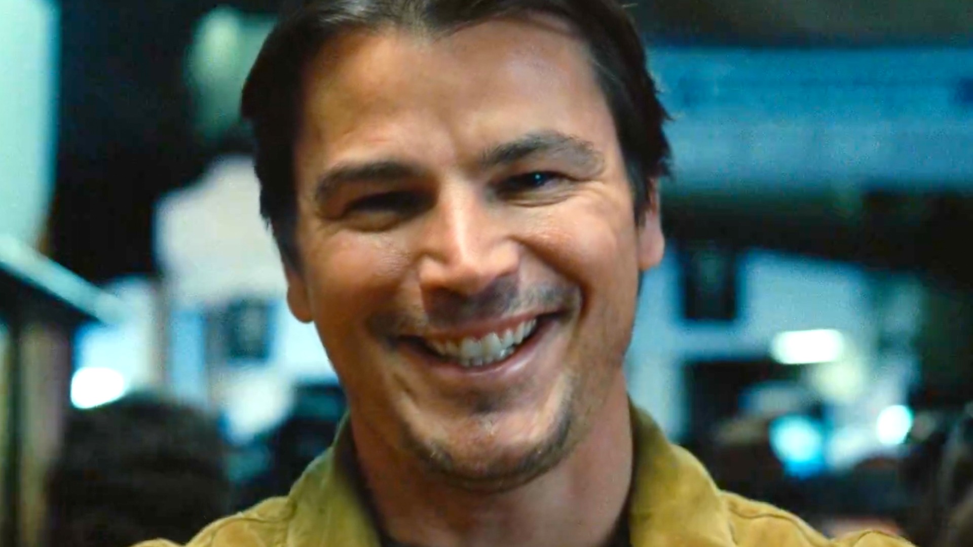 Video thumbnail for The Twist In M. Night Shyamalan's Trap Explained