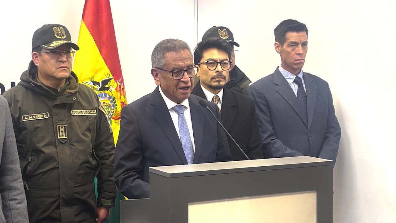Video thumbnail for Bolivia: Criminal Network Led By Former Prosecutor Roger Mariaca Busted.