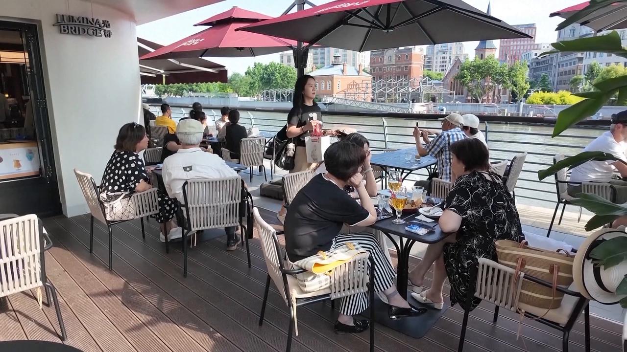 Video thumbnail for China: Outdoor spaces featuring culture, river view stimulate summer consumption in Shanghai.