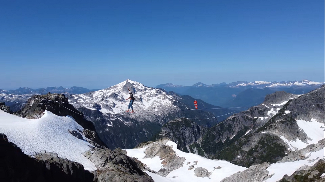 Video thumbnail for Thrilling Highline Walk Between Mountain Peaks in Whistler, Canada