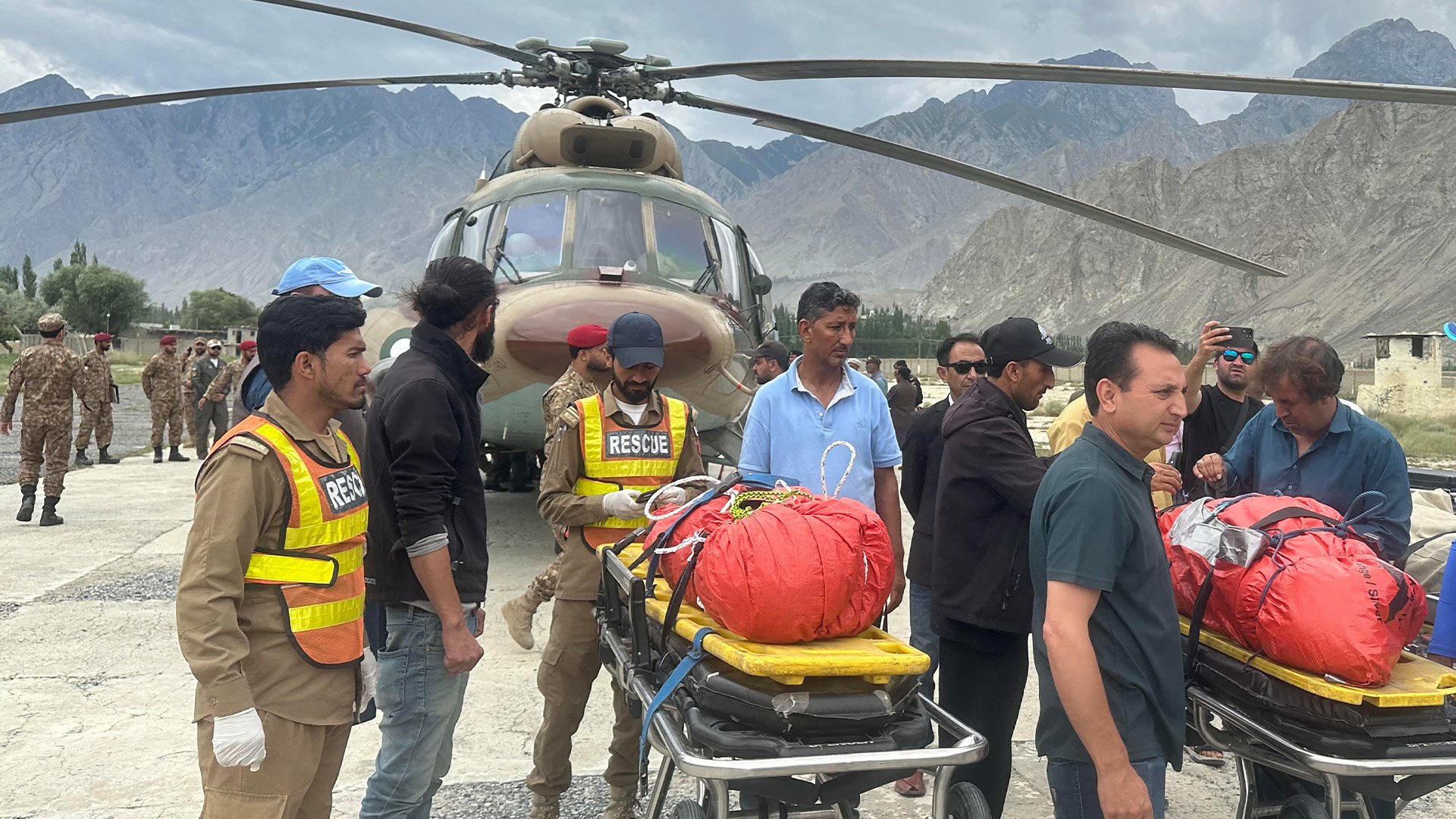 Video thumbnail for Bodies of climbers killed in avalanche retrieved from Broad Peak