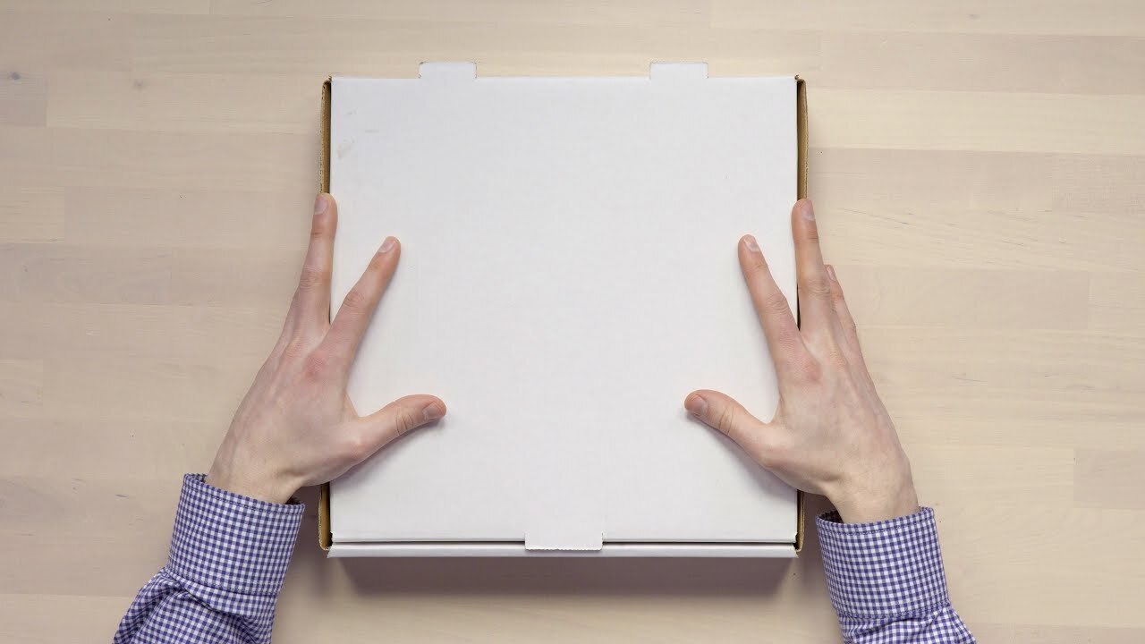 Video thumbnail for Unboxing a pizza