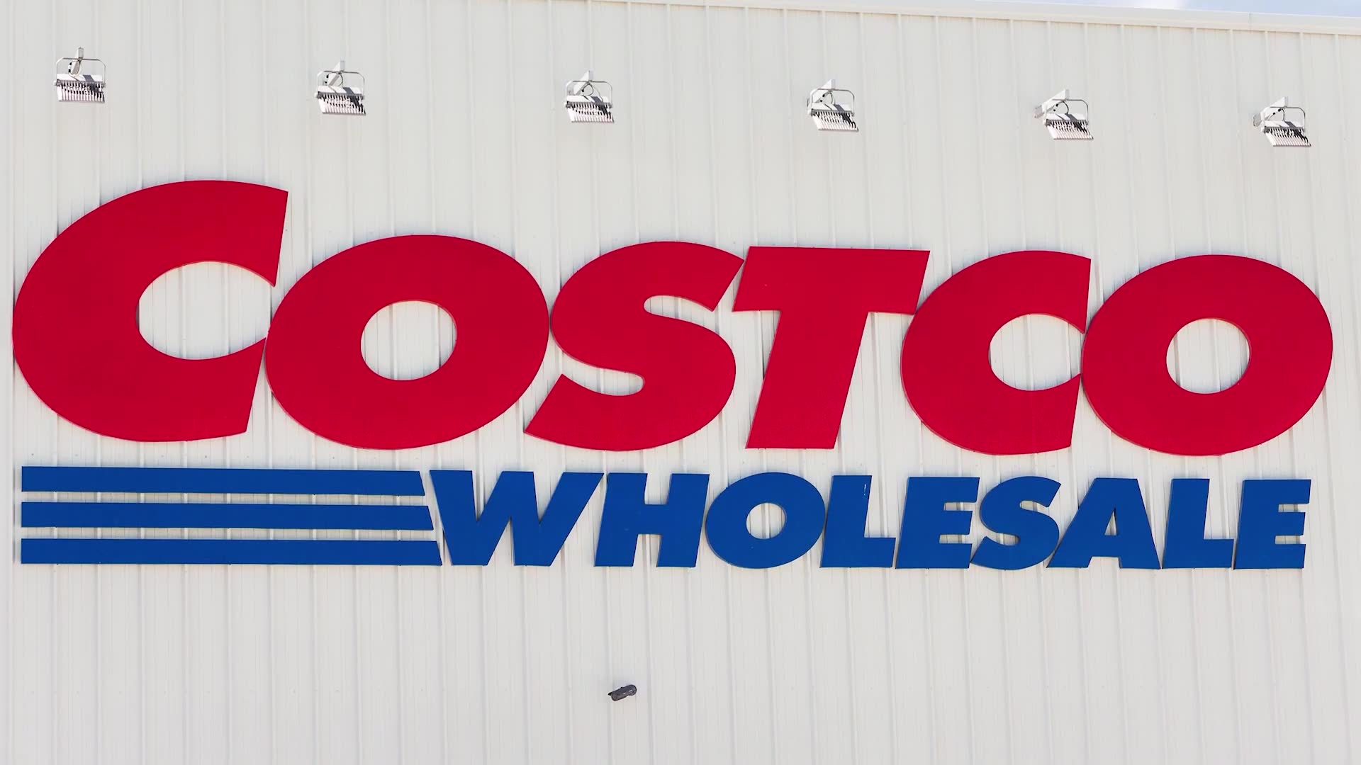 Video thumbnail for Use This Hack To Cut Your Costco Rotisserie Chicken Quickly