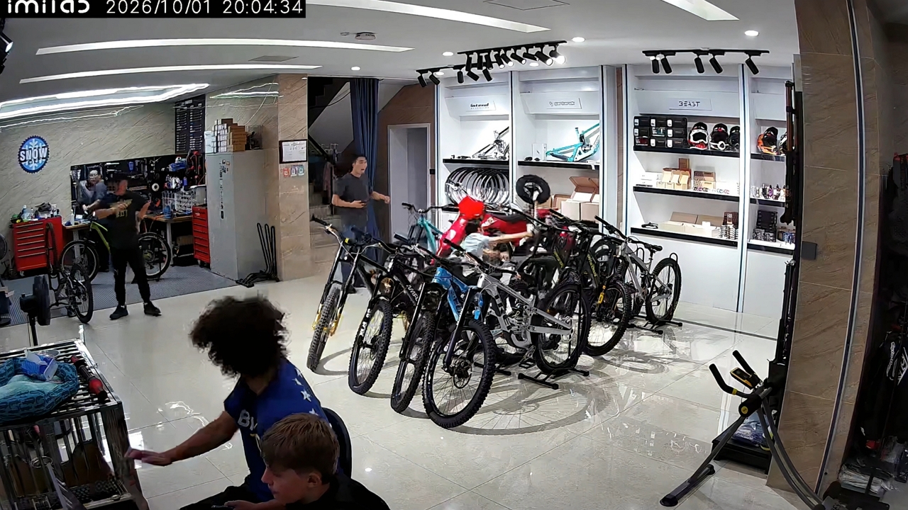 Video thumbnail for Child Accidentally Starts E-Bike and Bumps Into Bikes in Zhejiang Shop