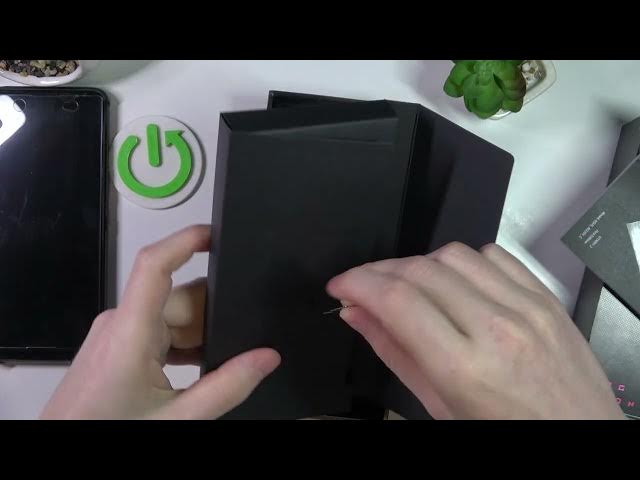 Video thumbnail for Asus ROG Phone 6 All Box Accessories - Unboxing