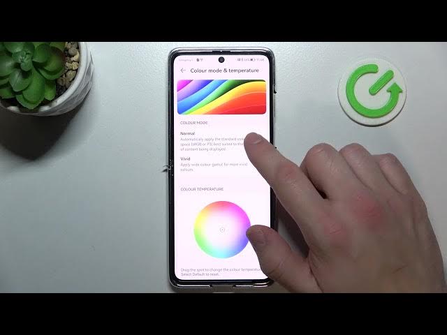 Video thumbnail for How to Find and Manage Display Settings on HUAWEI P50 Pocket