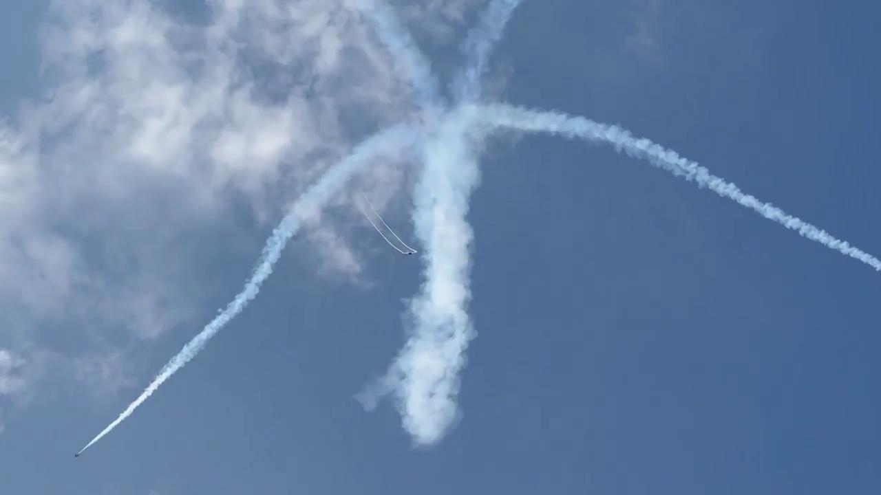 Video thumbnail for US: Thunderbirds Perform Formation at Rochester Airshow 2026.