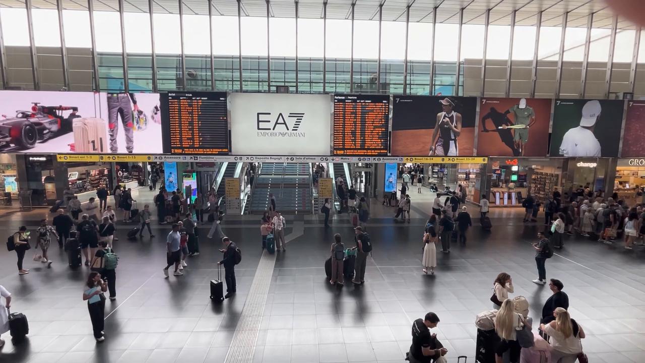 Video thumbnail for Italy: Nationwide train strike underway in Italy.