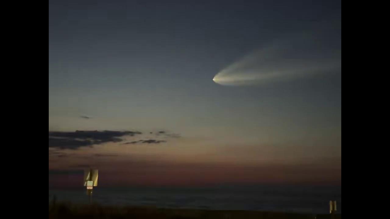 Video thumbnail for US: SpaceX Falcon 9 Launch Creates “Jellyfish Cloud” Effect 3.