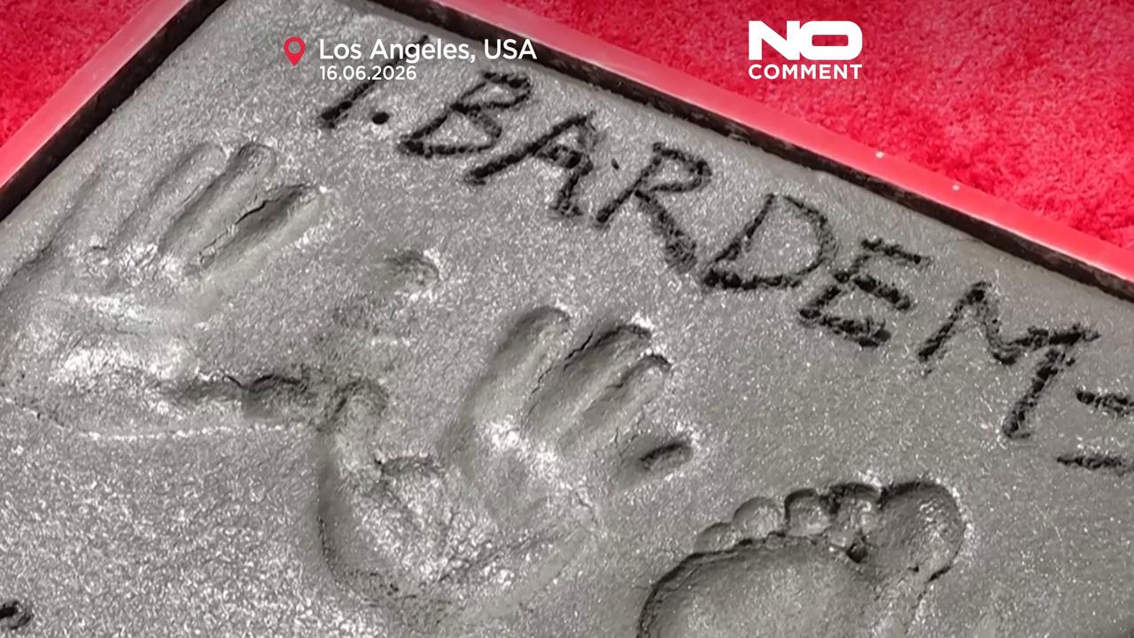 Video thumbnail for Javier Bardem joins Hollywood greats at landmark ceremony