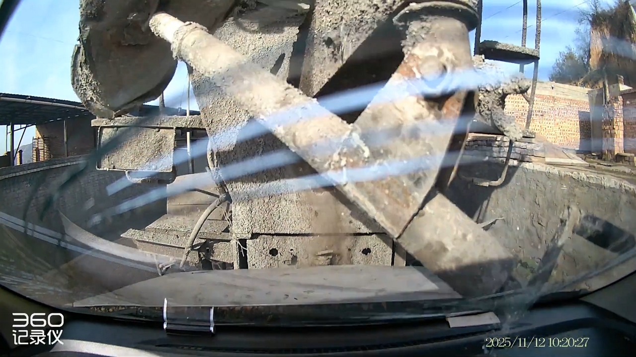 Video thumbnail for Truck Backs Into Car on Narrow Cliffside Road!
