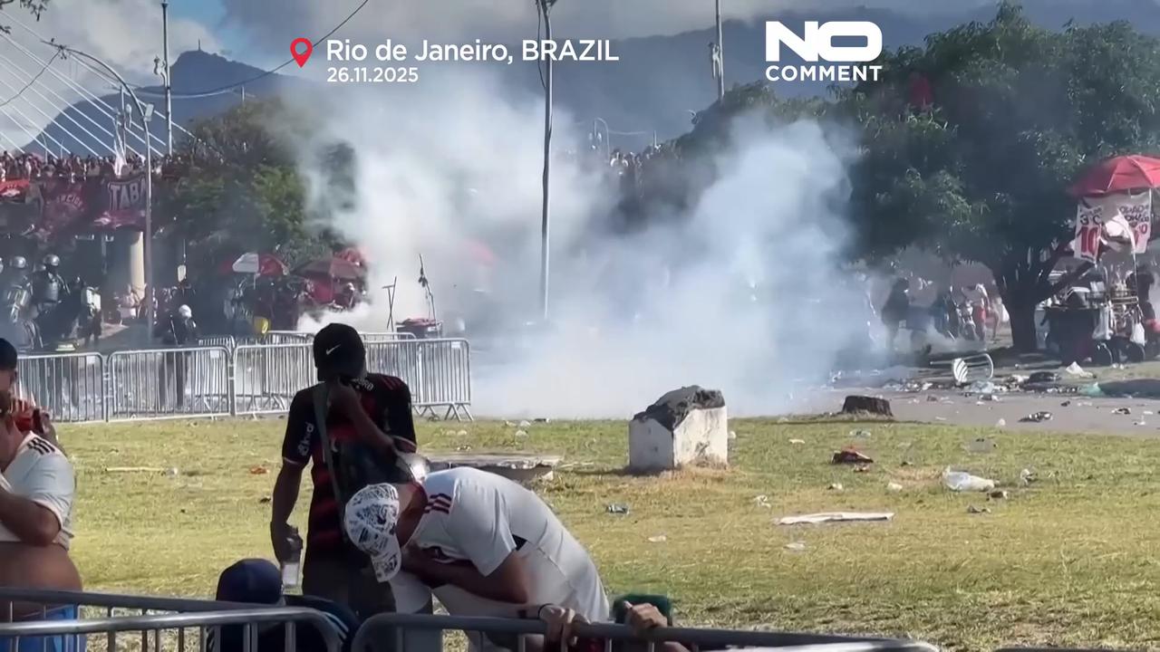Video thumbnail for Flamengo fans clash with police at Rio airport