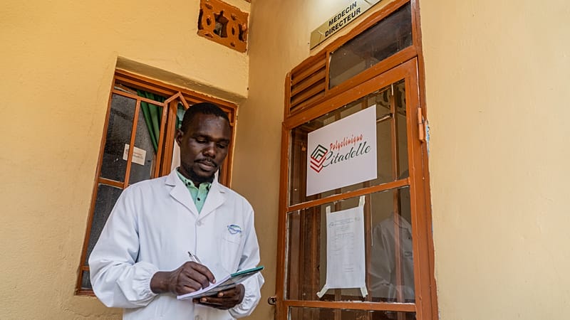 Video thumbnail for Ebola: Private clinics on front line as patients shun public hospitals