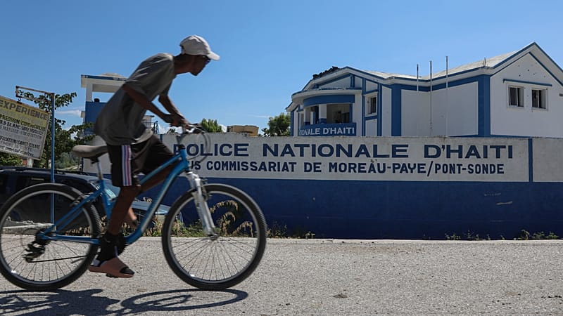 Video thumbnail for Protesters in Haiti take over Saint-Marc city hall demanding protection from gangs