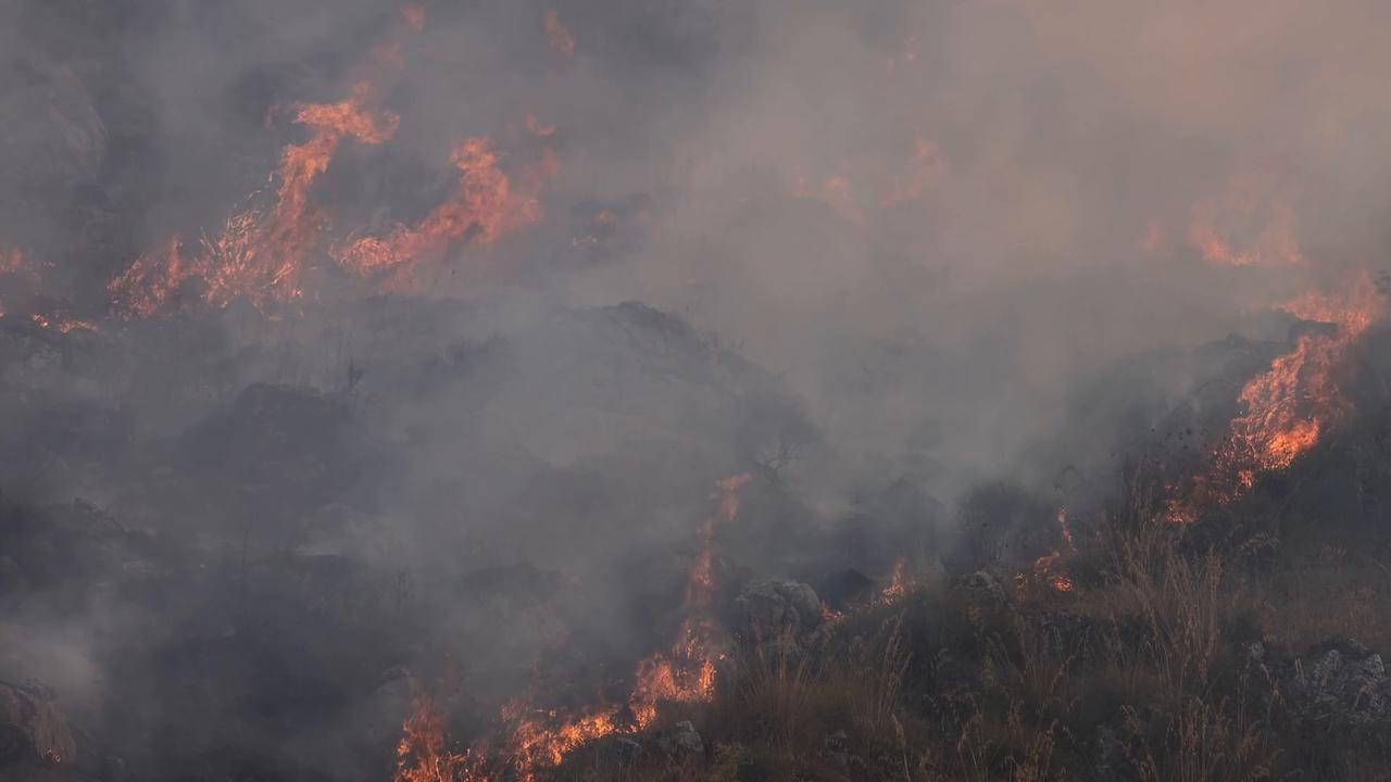 Video thumbnail for Italy: Wildfire breaks out near Palermo in Sicily.