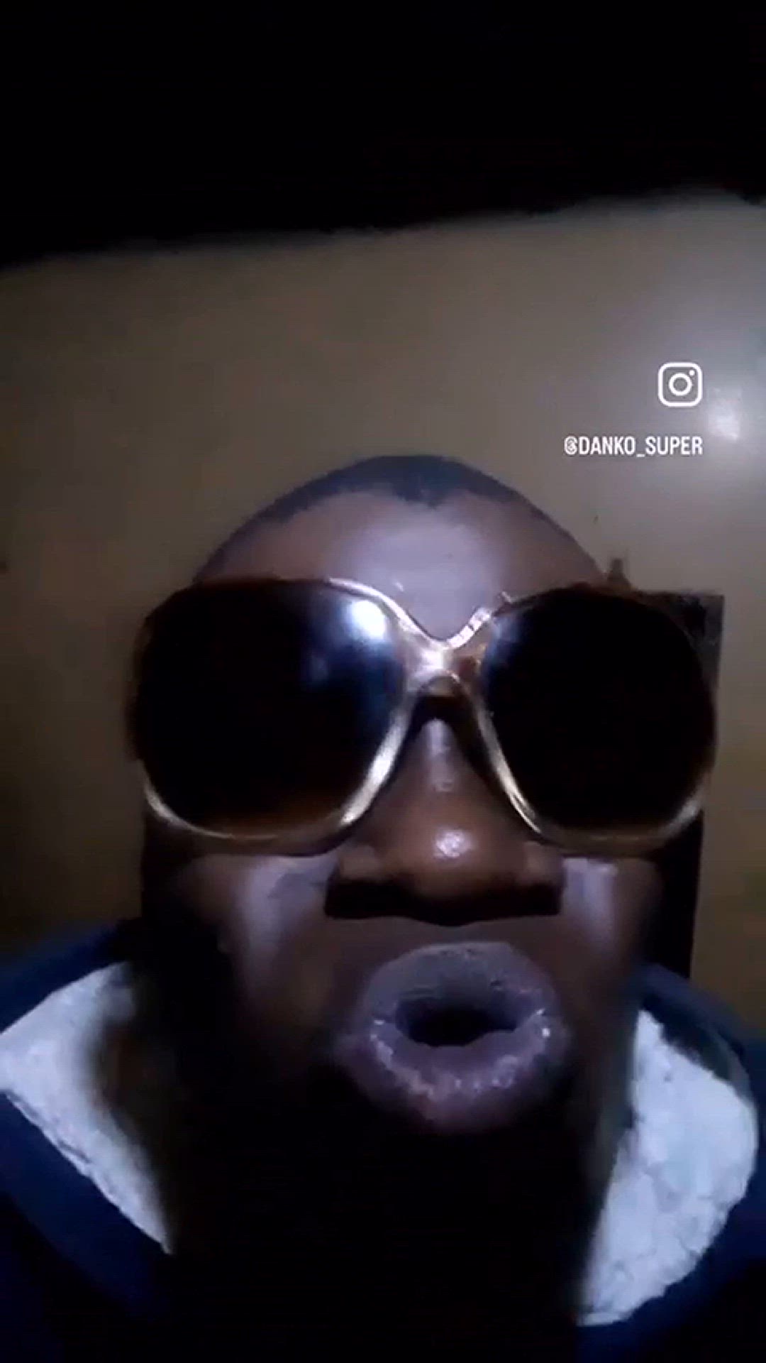 Video thumbnail for Funny guy singing his heart out😂😂😂