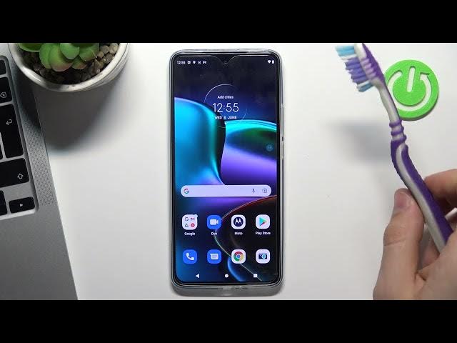 Video thumbnail for How to Clean USB Port in MOTOROLA Edge 30 – Remove Dirt