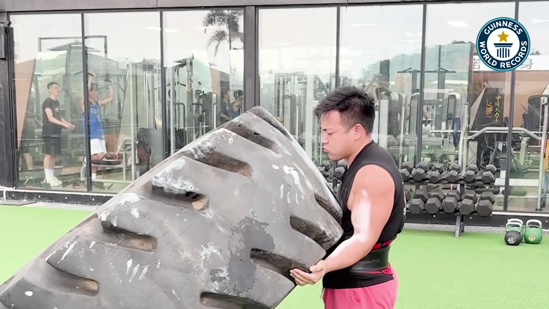 Video thumbnail for Heaviest tyre flip (male) - 628 kg (1384.50 lbs) by Xiao Yang