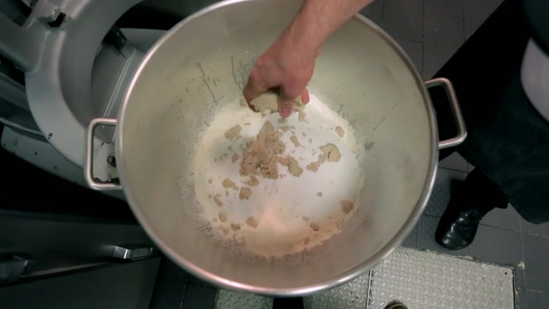 Video thumbnail for The Nomad_s Mark Welker_ _Boston Cream Croissant_ - Soundbites(720P_60FPS)