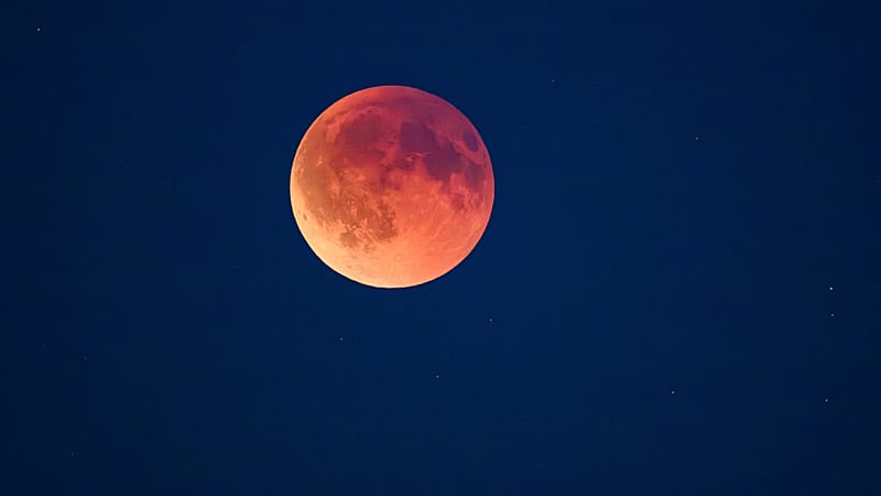 Video thumbnail for Total lunar eclipse will turn the moon blood red on Tuesday for skywatchers on several continents