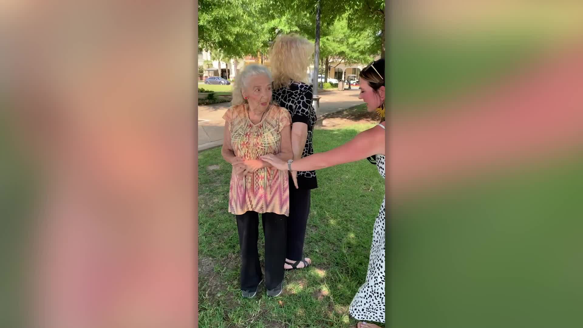 Video thumbnail for First-Look Photoshoot Meeting 70-Year-Old Daughter | Happily TV