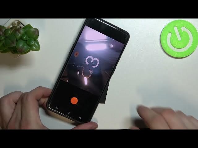 Video thumbnail for OnePlus 10 Pro - How To Take Selfie Using Palm Gesture
