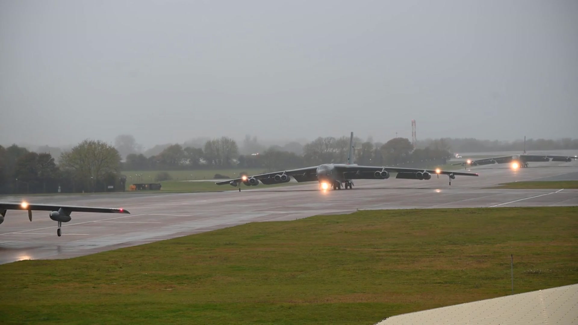 'Video thumbnail for B-52H Bomber • Takeoff & Landing • Cockpit Clouds'