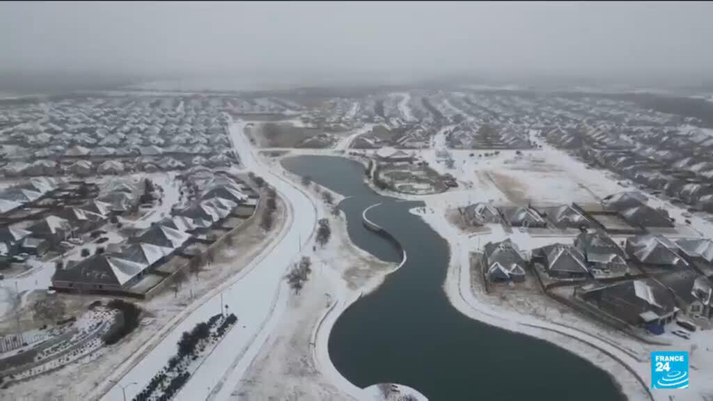 Video thumbnail for US storm leaves 160.000 without power