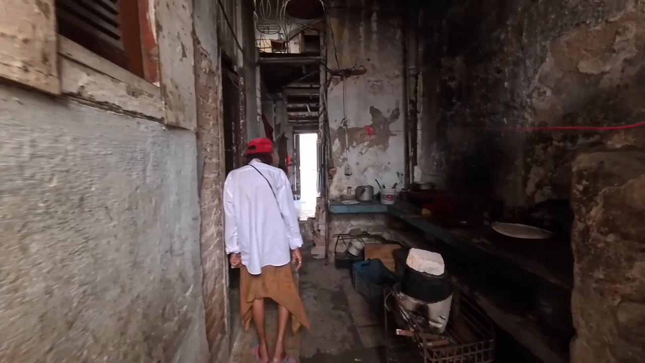 Video thumbnail for Cuba: Housing crisis persists in Cuba.
