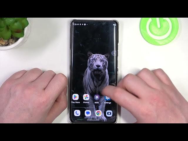 Video thumbnail for How to Make an Emergency Call in USA with Motorola Moto X40?
