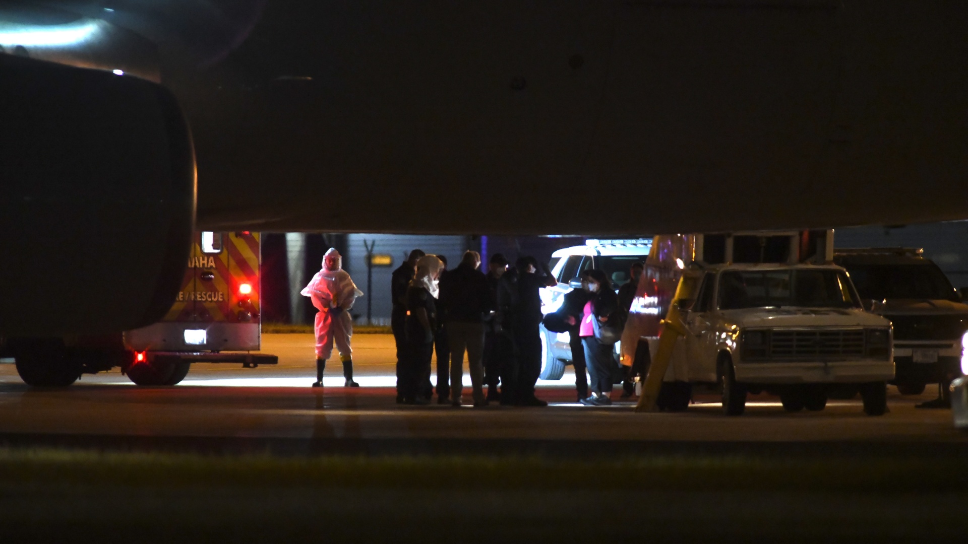 Video thumbnail for American passengers from hantavirus-hit cruise ship arrive in Nebraska