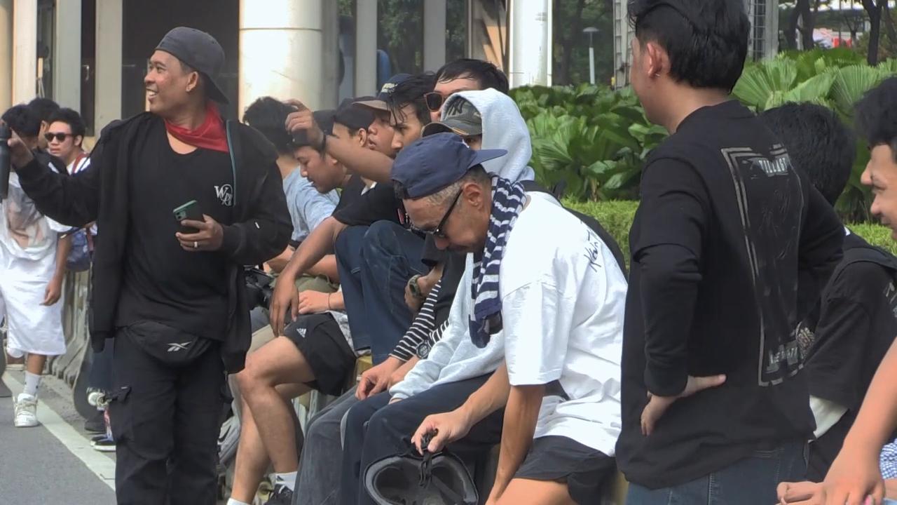 Video thumbnail for Indonesia: Hundreds celebrate Go Skateboarding Day in Indonesia's capital.