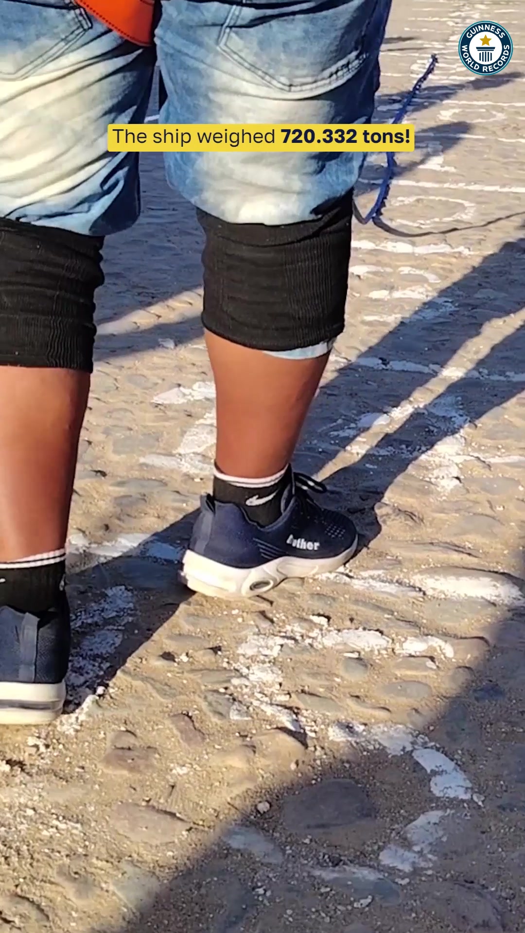 Video thumbnail for Ashraf Mahrous pulls 720 ton ship with teeth record