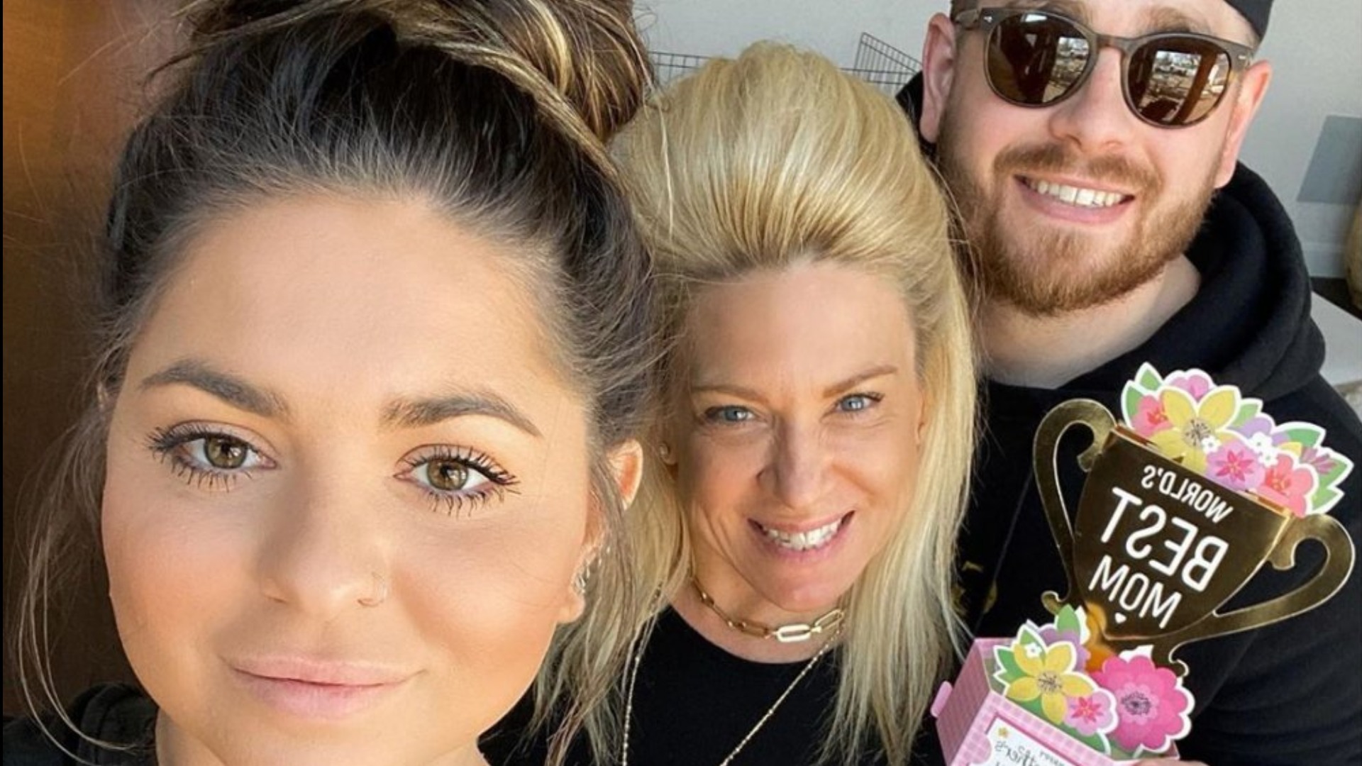 Video thumbnail for The Untold Truth Of The Long Island Medium's Son And Daughter