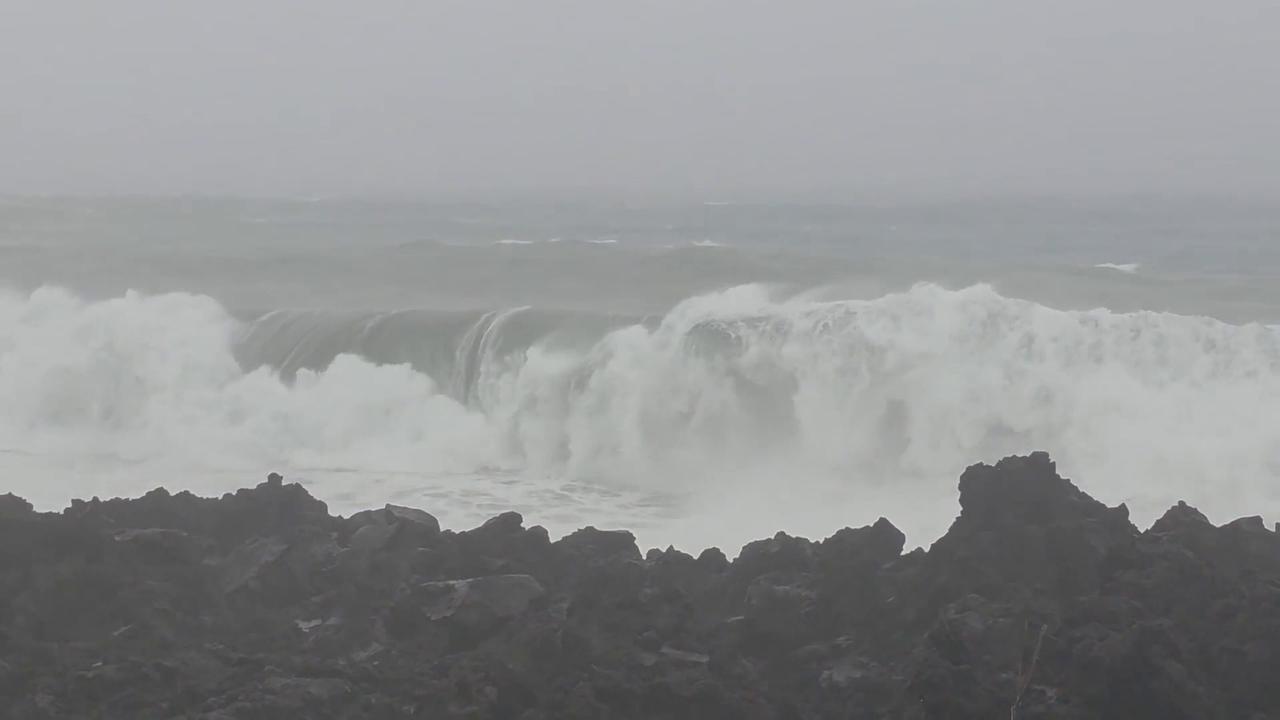 Video thumbnail for US: Downgraded Lala Still Brings Heavy Rain, Winds and Damage to Hawaii 3.