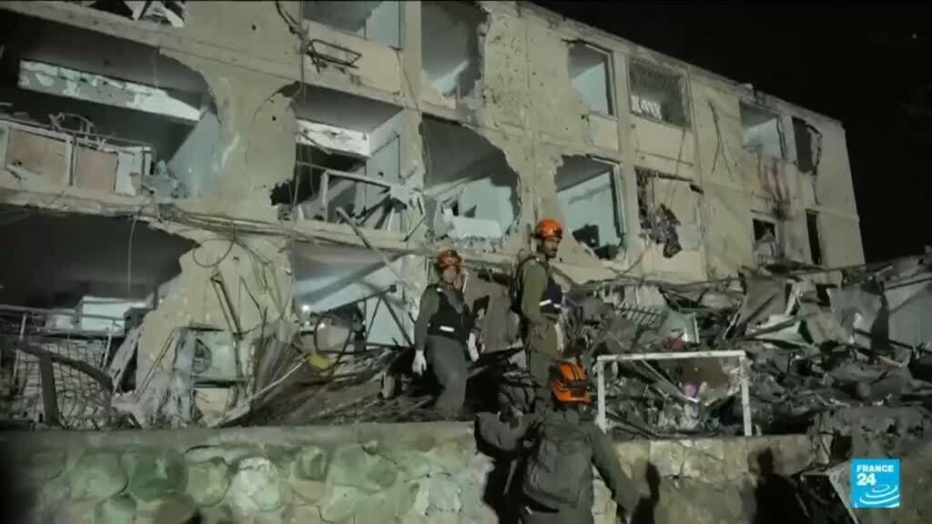 Video thumbnail for Iranian missile strikes injure more than 100 in southern Israel