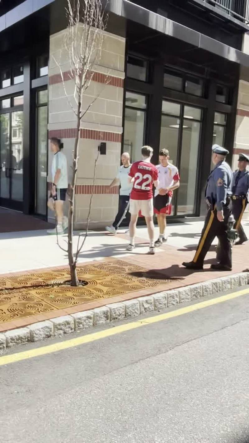 Video thumbnail for Fan Snags Sidewalk Autograph from Germany Star in Montclair