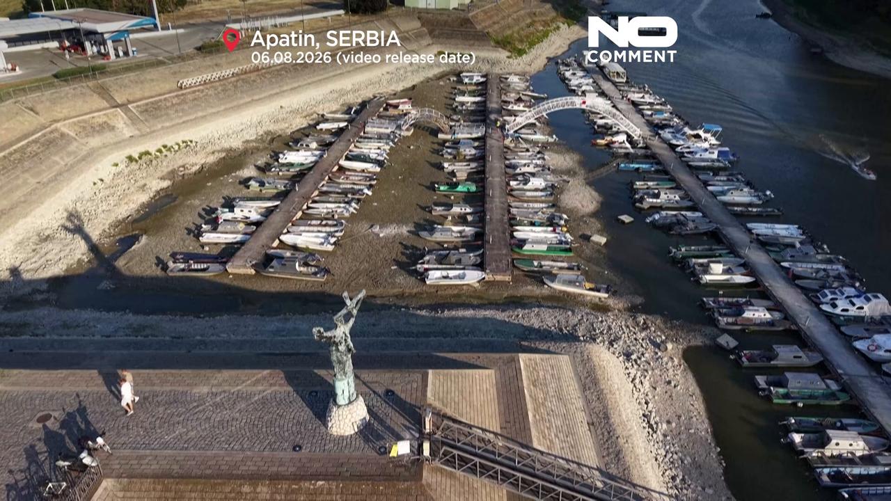 Video thumbnail for Record-low Danube exposes sandbanks, strands boats in Serbia