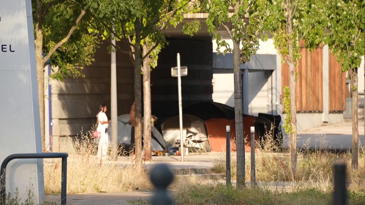 Video thumbnail for France: France's heatwave puts homeless people at risk.