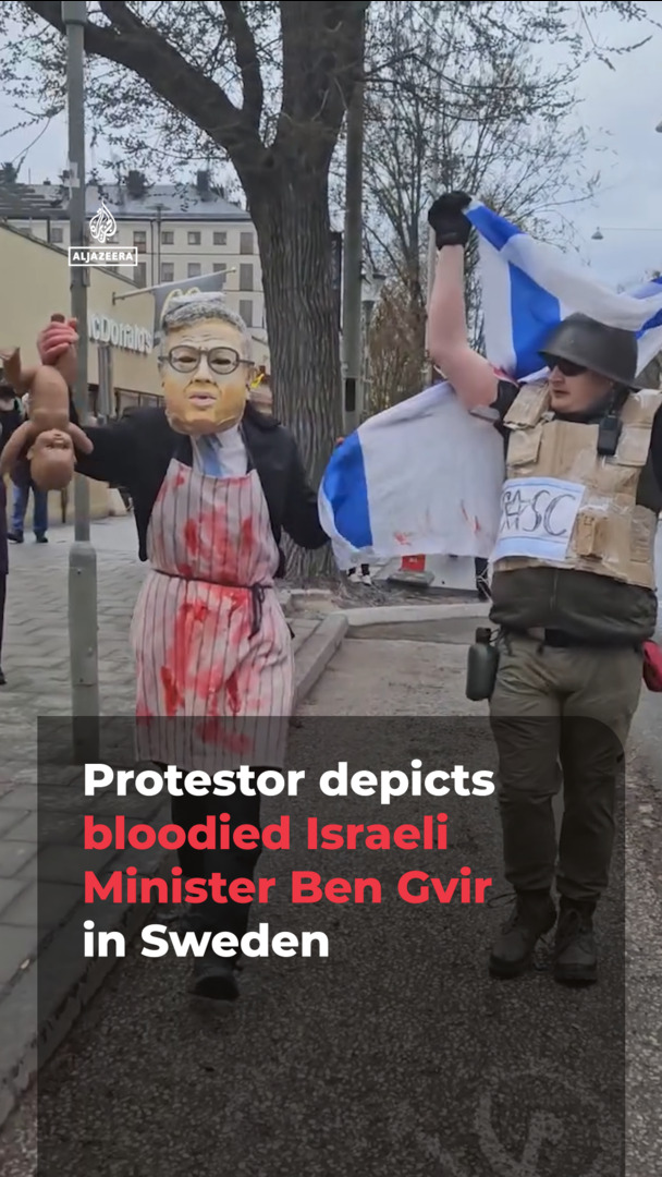 Video thumbnail for Protestor depicts Israeli minister Ben Gvir covered in blood in Stockholm