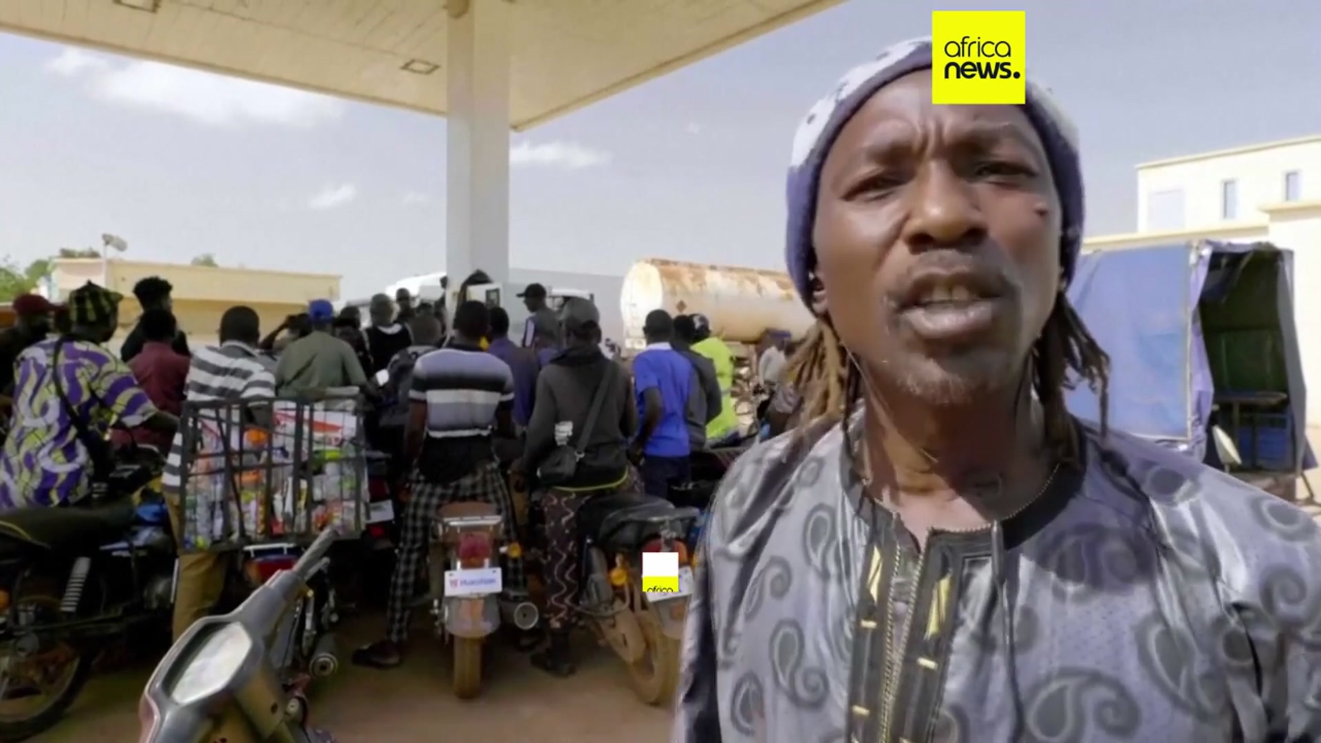 'Video thumbnail for Desperate search for fuel in Mali's capital as al-Qaida-linked group enforces blockade'