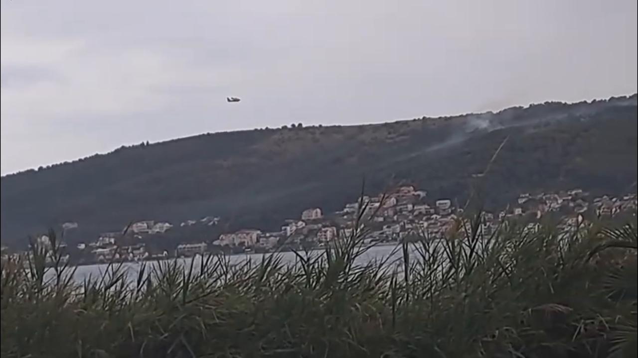 Video thumbnail for Croatia: Wildfire breaks out on Croatia’s Ciovo Island after lightning strike.