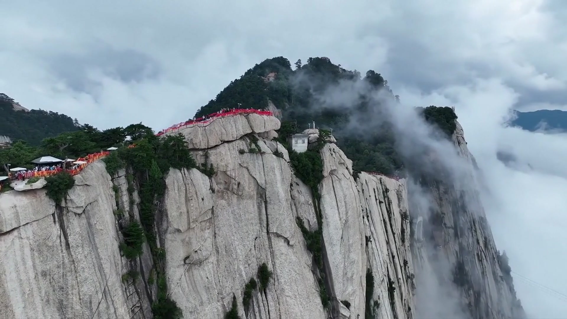 Video thumbnail for China: Mount Huashan in northwest China offers stunning views for holidaymakers.