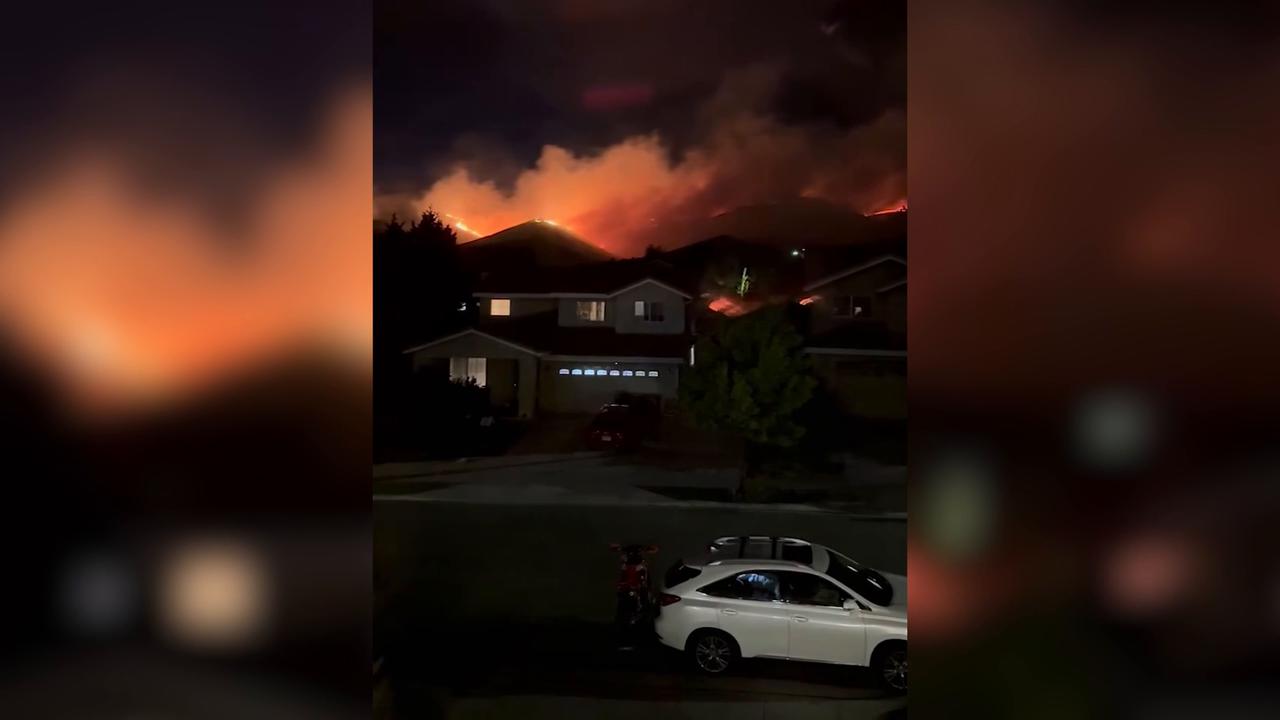 Video thumbnail for US: Hawk Fire burns near homes in northwest Reno.