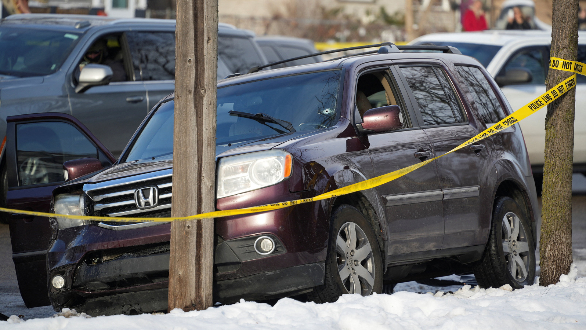 Video thumbnail for ICE agent fatally shoots woman during Minneapolis immigration raid