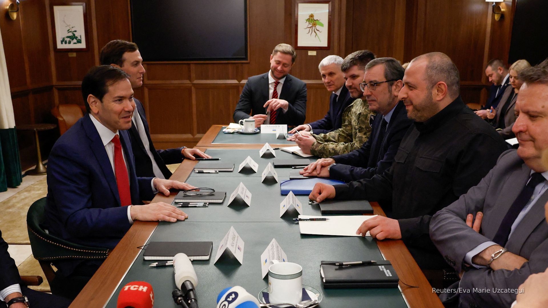 Video thumbnail for Trump admin, Ukrainian negotiators meet in Florida as Moscow peace talks near