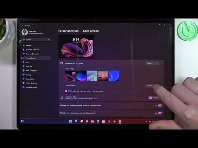 Video thumbnail for How To Change Lock Screen Wallpaper On Microsoft Surface Pro 9