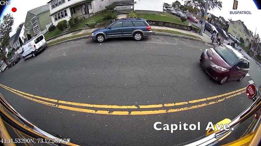Video thumbnail for Drivers illegally passing stopped school buses could face license suspensions under new bill