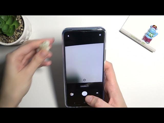 Video thumbnail for How to Take Live Photo in VIVO Y33s – Create Motion Photo