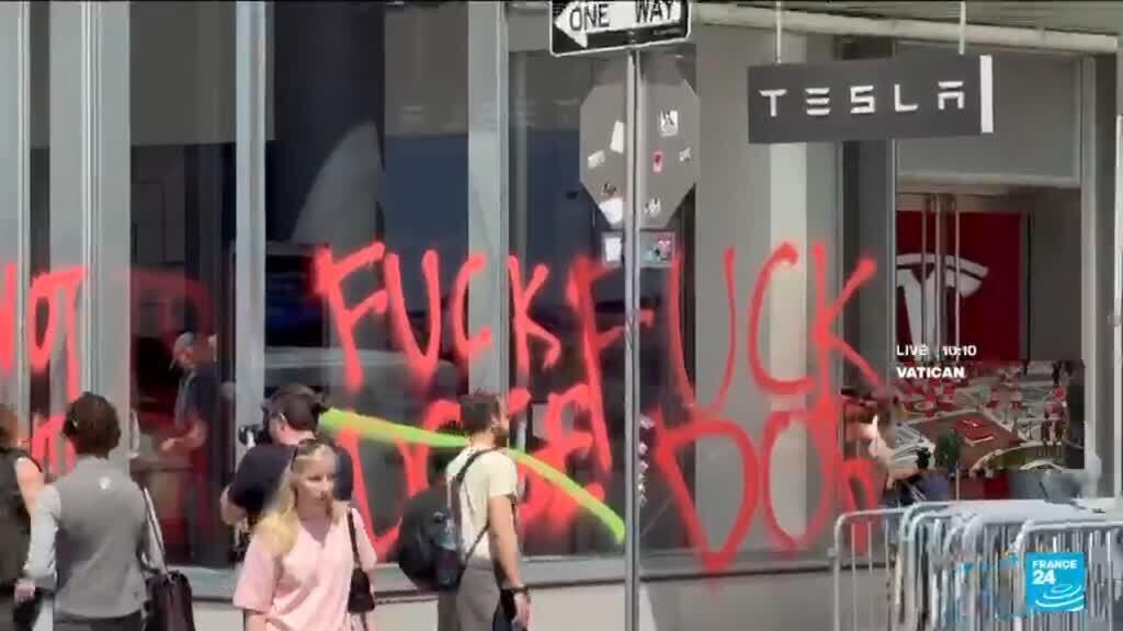 Video thumbnail for Musk to reduce role with Trump administration as Tesla profits plunge